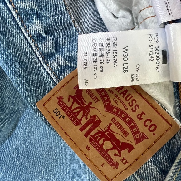 Levi’s 501 Jeans - Picture 3 of 3